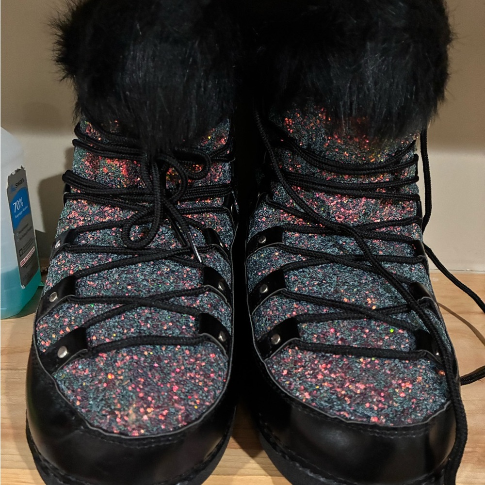 Cape Robbin Women's Black and Multicolor Winter Boots